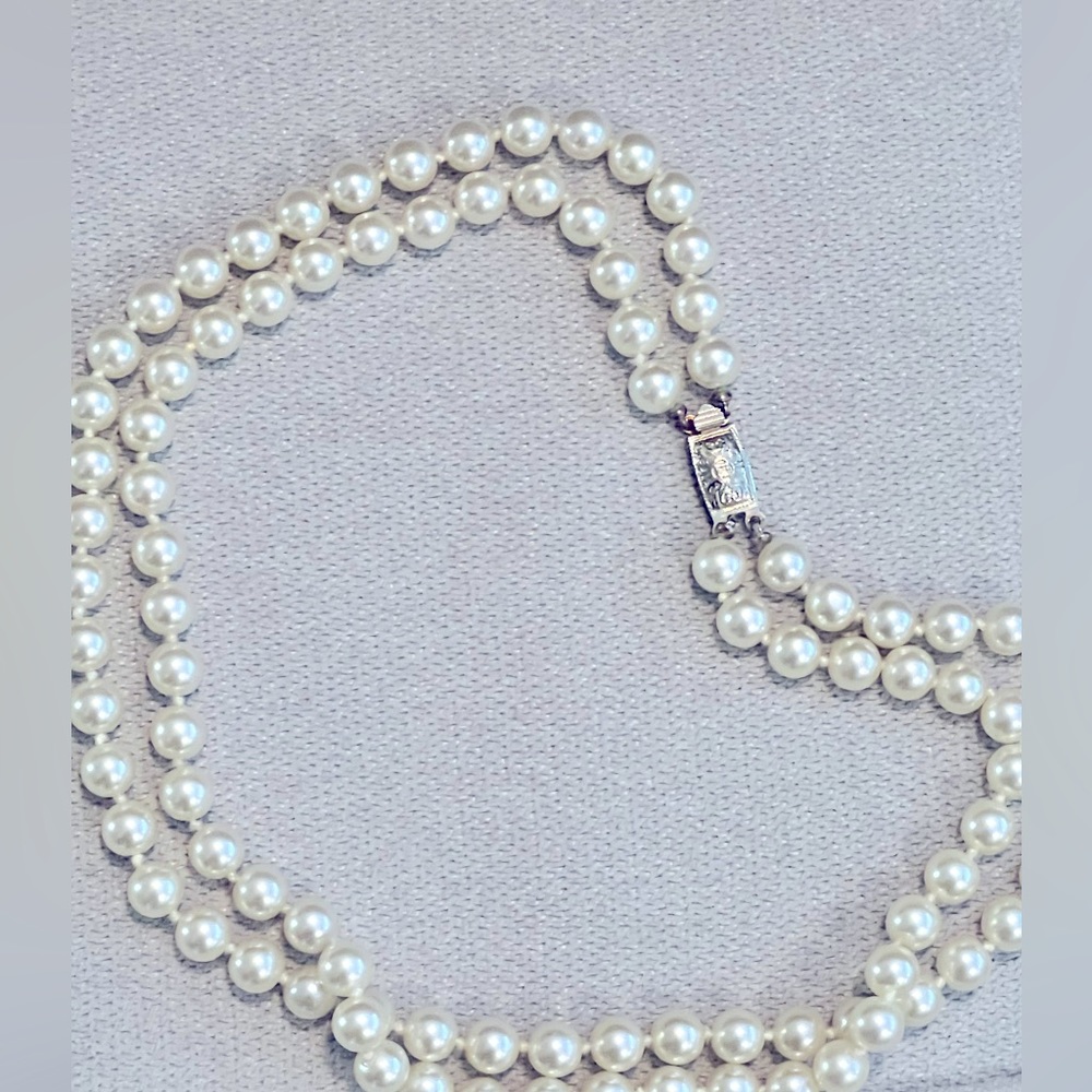 Layered pearl necklace